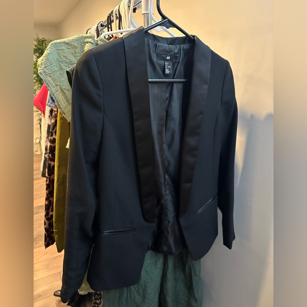 H&M Women black satin Blazer